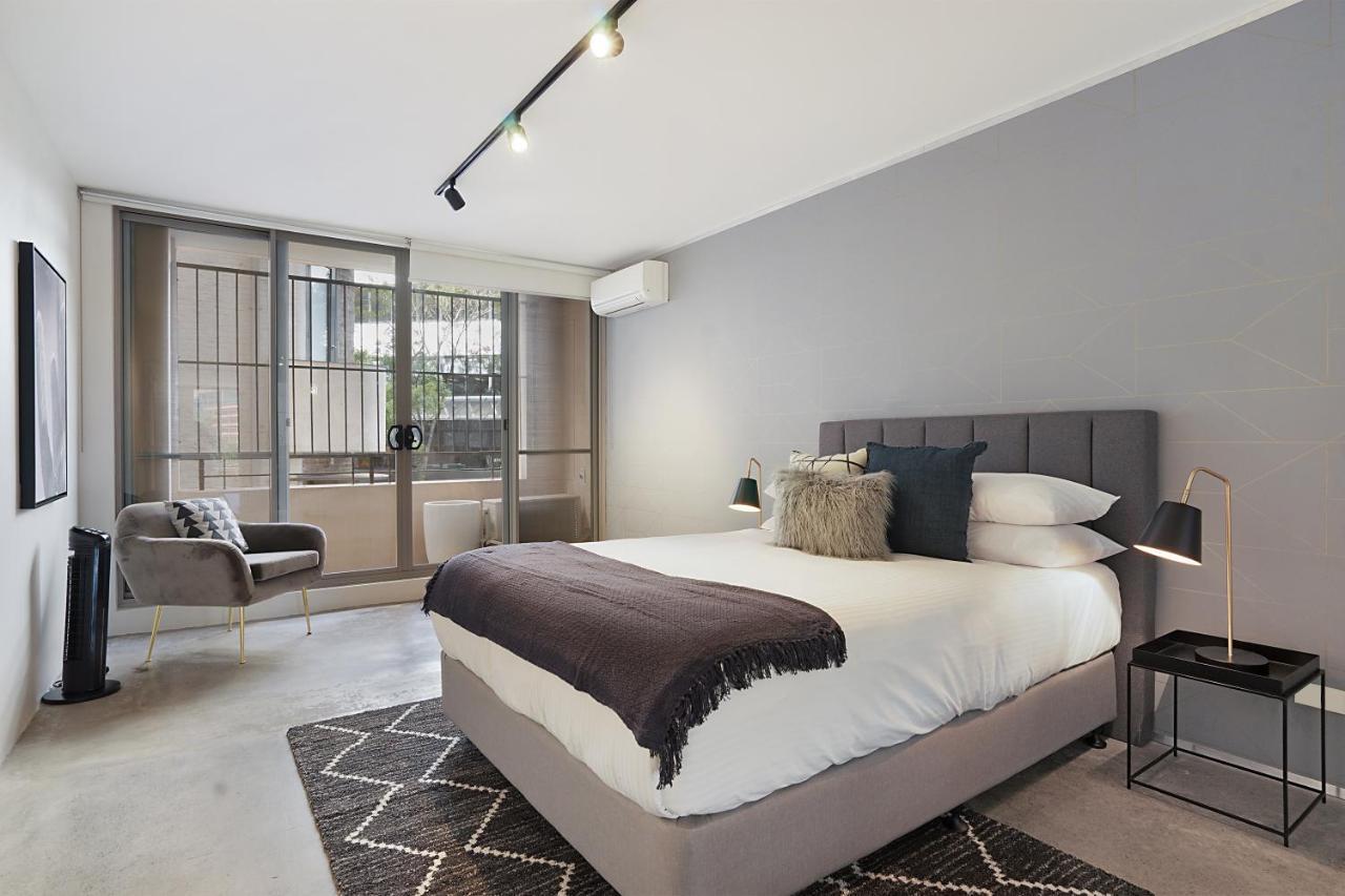 Central 1-Bedroom Apartment With City Views Sydney Exteriör bild
